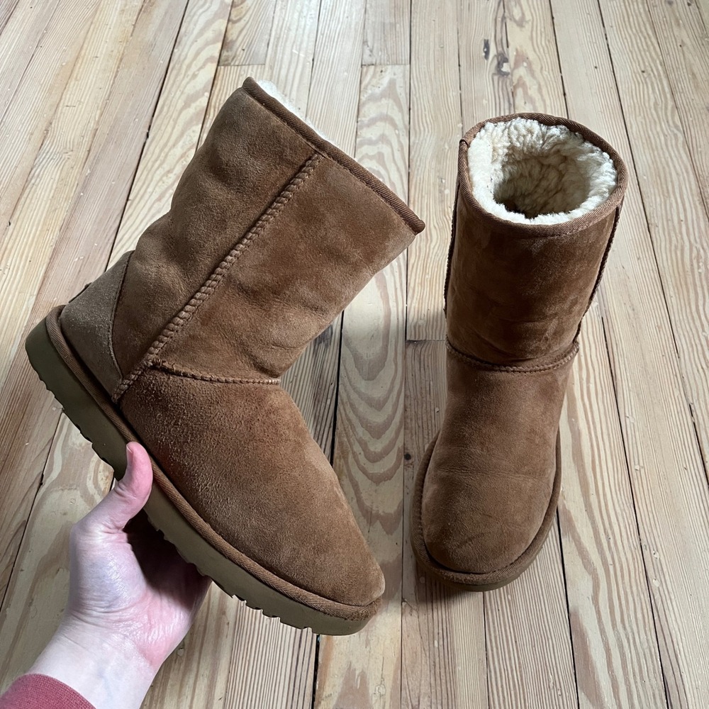 UGG Classic Short Boot Women Size 9 Chestnut Suede Sheepskin Lined Pull On Warm